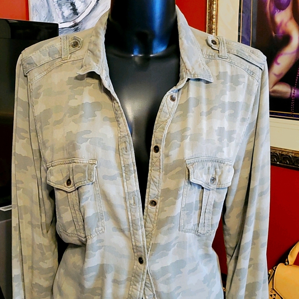 American Eagle 🇺🇲 Button Down